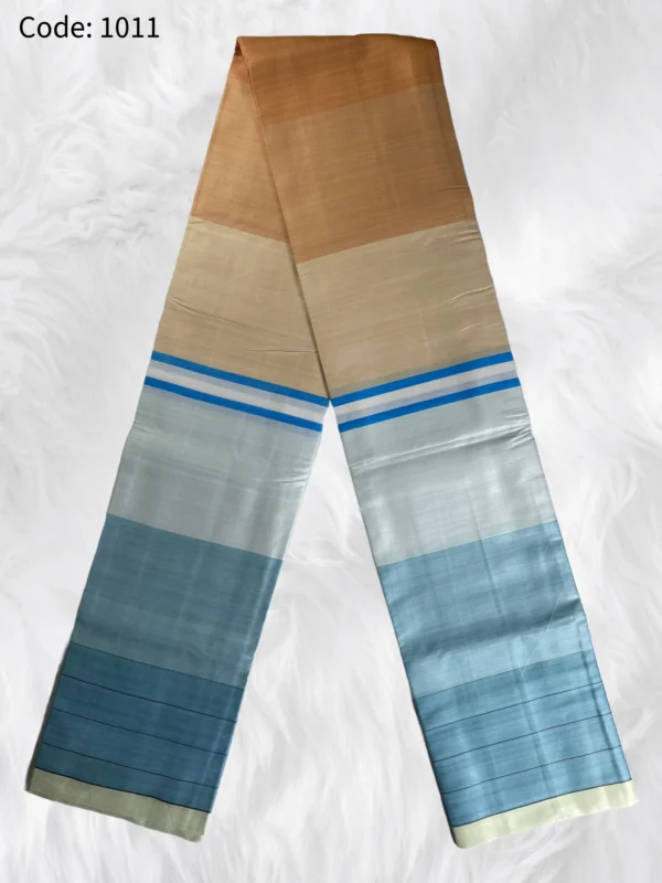e-Tati Signature Plus Lungi - 1011 (Handmade) - Image 2
