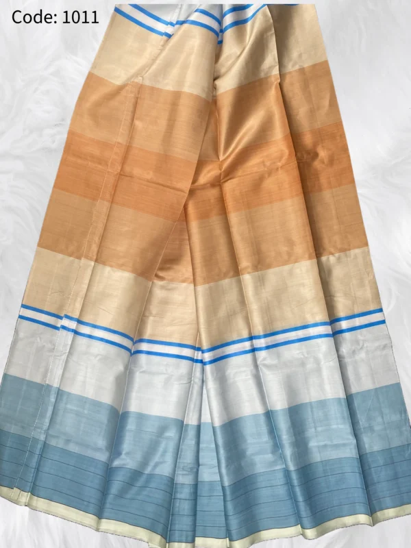 e-Tati Signature Plus Lungi - 1011 (Handmade) - Image 3