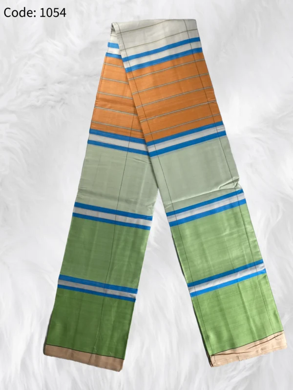 e-Tati Signature Plus Lungi - 1054 (Handmade) - Image 2