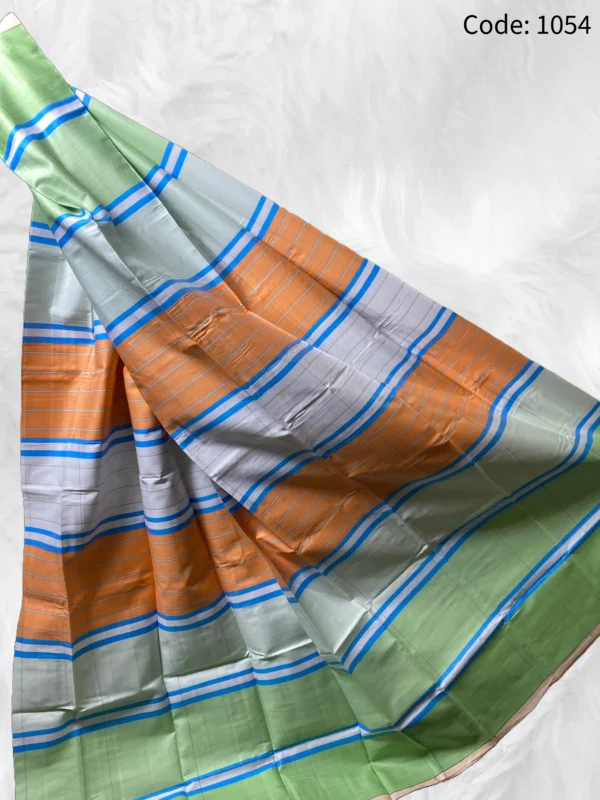 e-Tati Signature Plus Lungi - 1054 (Handmade) - Image 3