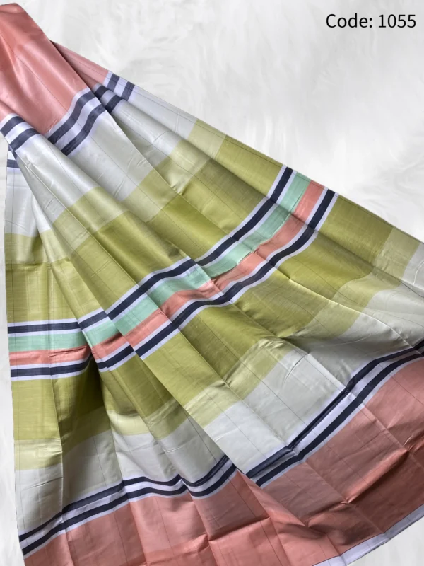e-Tati Signature Plus Lungi - 1055 (Handmade) - Image 3